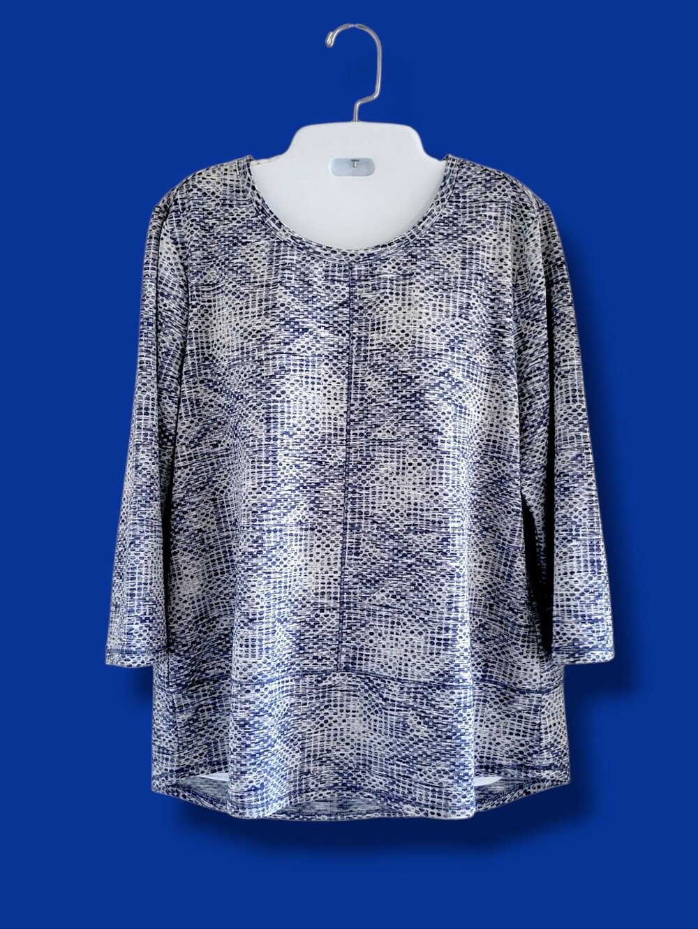 Weekends by Chico's | EUC Relaxed Blue/Ivory Abstract 3/4 Sleeve Top (SIZE M)